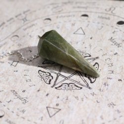 Ancient Witch Spell R�gelse � Velstand med Aventurinpendul