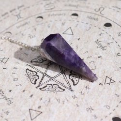Ancient Witch Spell R�gelse � Forf�relse med Ametystpendul