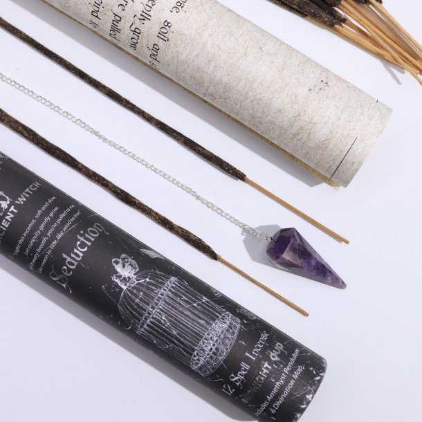 Ancient Witch Spell R�gelse � Forf�relse med Ametystpendul