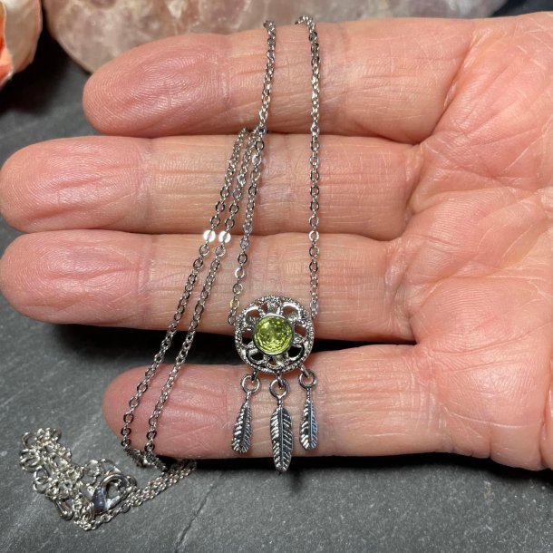 Peridot Dr�mmefanger halsk�de