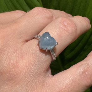 Morganit fors�lvet fingerring