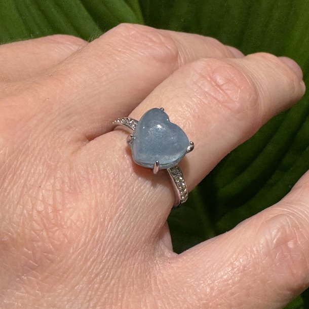 Morganit fors�lvet fingerring