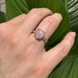 Morganit fors�lvet fingerring