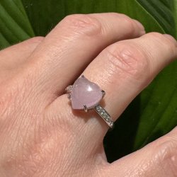 Morganit fors�lvet fingerring