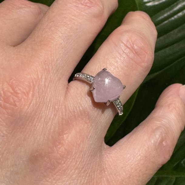 Morganit fors�lvet fingerring