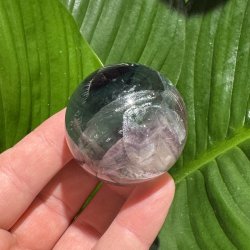 Regnbue fluorit kugle 47mm