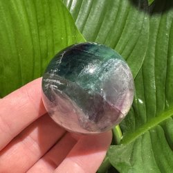 Regnbue fluorit kugle 47mm