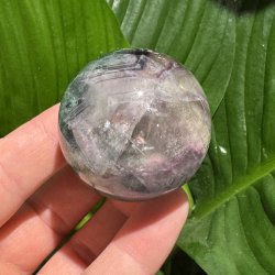 Regnbue fluorit kugle 47mm