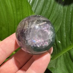 Regnbue fluorit kugle 47mm