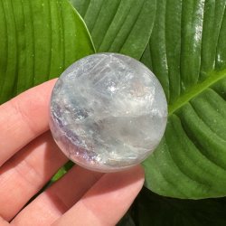 Regnbue fluorit kugle 47mm