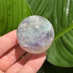 Regnbue fluorit kugle 47mm