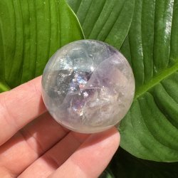 Regnbue fluorit kugle 47mm