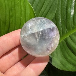 Regnbue fluorit kugle 47mm