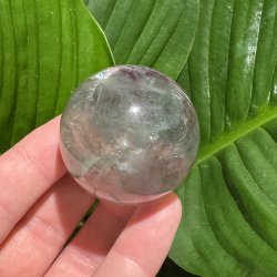 Regnbue fluorit kugle 46mm