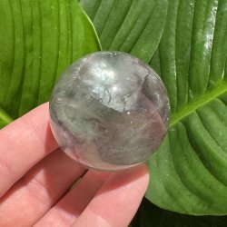 Regnbue fluorit kugle 46mm