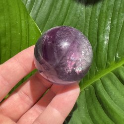 Regnbue fluorit kugle 47mm