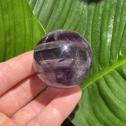 Regnbue fluorit kugle 47mm