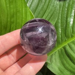 Regnbue fluorit kugle 47mm