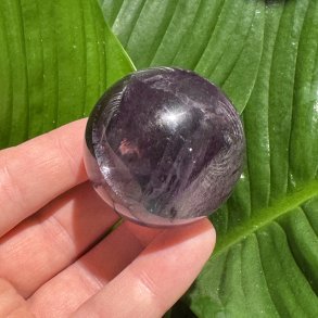 Regnbue fluorit kugle 47mm