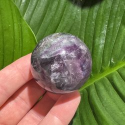 Regnbue fluorit kugle 46mm