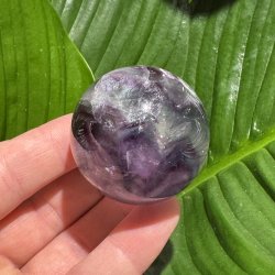 Regnbue fluorit kugle 46mm
