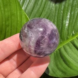Regnbue fluorit kugle 46mm
