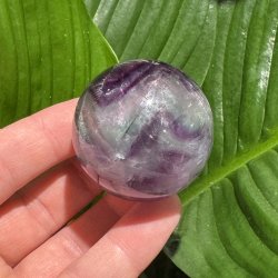 Regnbue fluorit kugle 46mm
