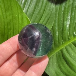 Regnbue fluorit kugle 43mm