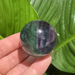 Regnbue fluorit kugle 43mm