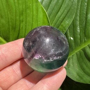 Regnbue fluorit kugle 43mm