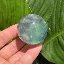 Regnbue fluorit kugle 46mm