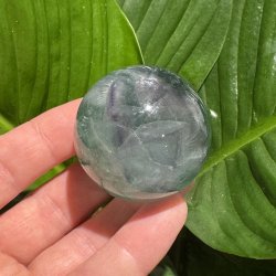 Regnbue fluorit kugle 46mm