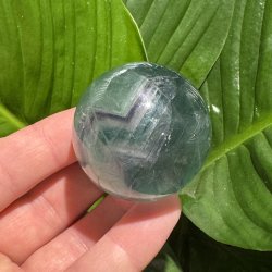 Regnbue fluorit kugle 46mm