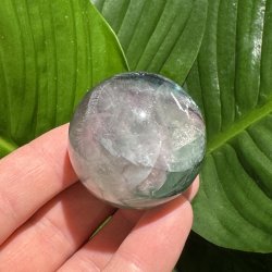Regnbue fluorit kugle 42mm
