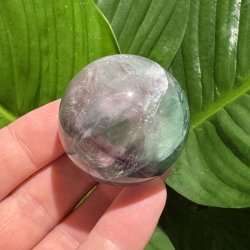 Regnbue fluorit kugle 42mm