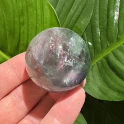 Regnbue fluorit kugle 42mm