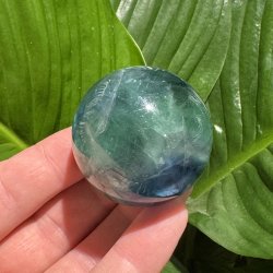 Regnbue fluorit kugle 45mm
