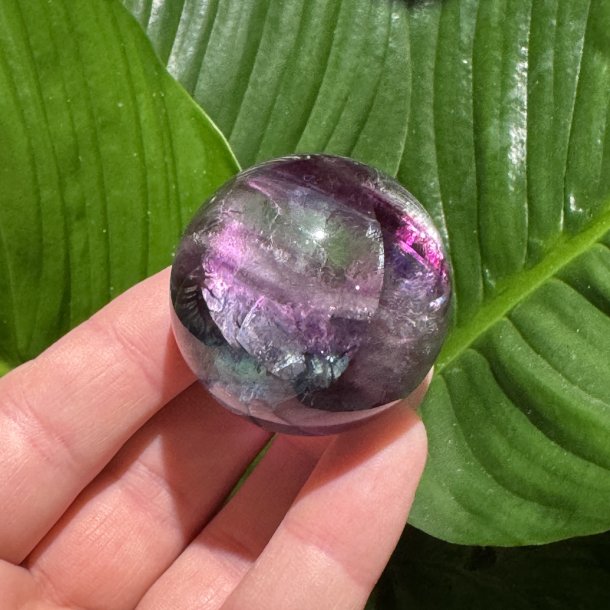 Regnbue fluorit kugle 44mm