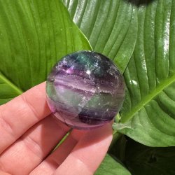 Regnbue fluorit kugle 44mm