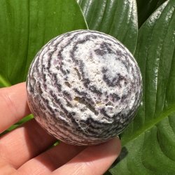 Zebra fluorit kugle 64mm