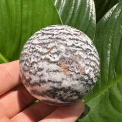 Zebra fluorit kugle 64mm