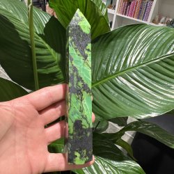  Serpentin t�rn med pyrit 185 mm