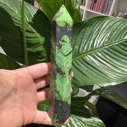  Serpentin t�rn med pyrit 185 mm