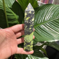 Serpentin t�rn med pyrit 160 mm