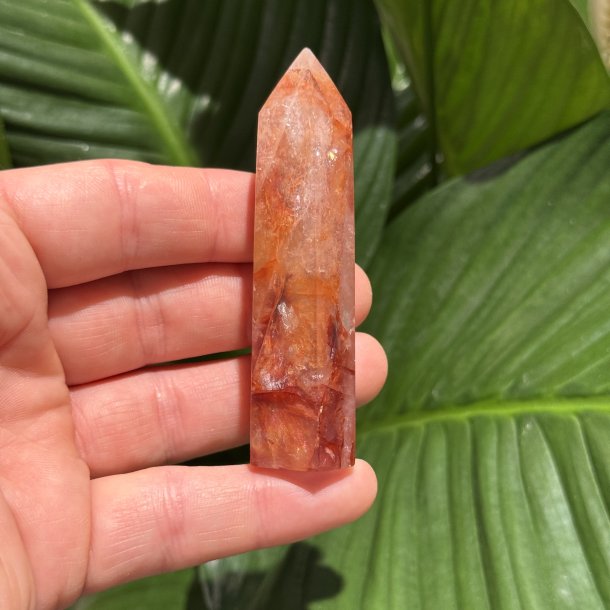 Hematoid kvarts t�rn 84 mm