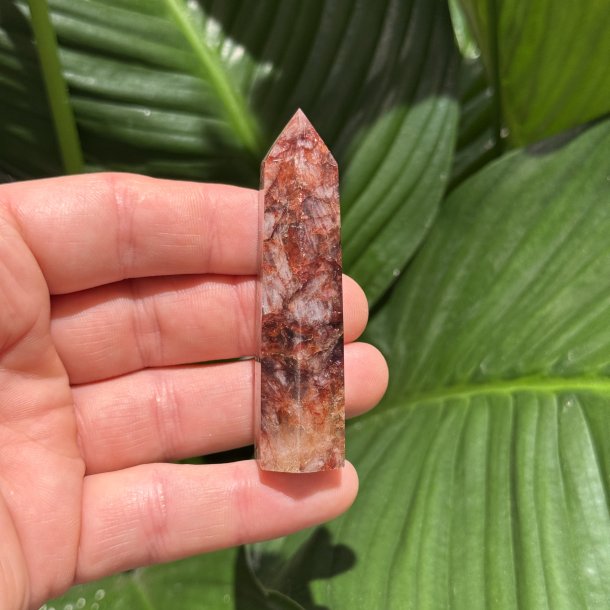 Hematoid kvarts t�rn 74 mm