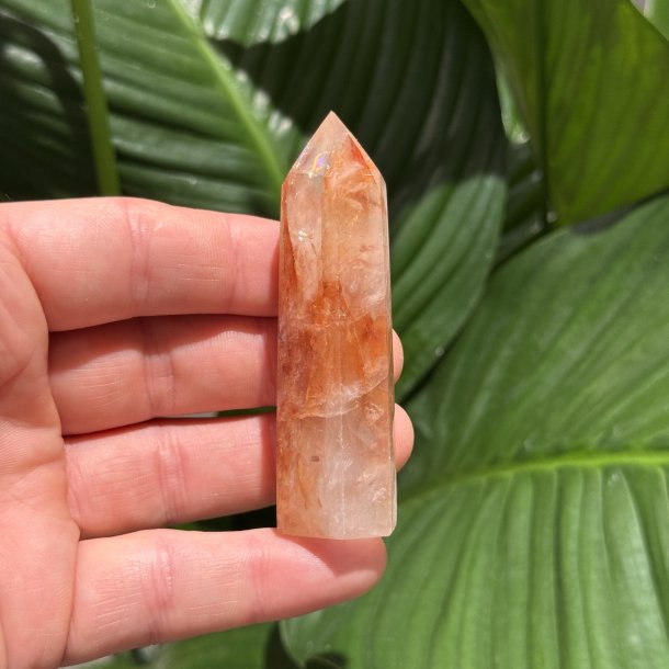 Hematoid kvarts t�rn 79 mm