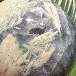 Regnbue fluorit kugle 86mm