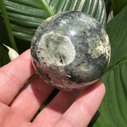 Prehnit kugle 61mm