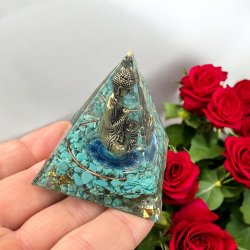 Orgone pyramide med  tyrkenit og buddha